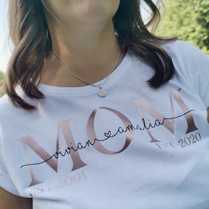 T-Shirt MOM mit Kindernamen und Geburtsjahr personalisiert