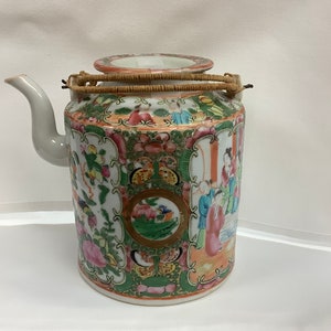 Vintage Chinese Export Famille Rose teapot