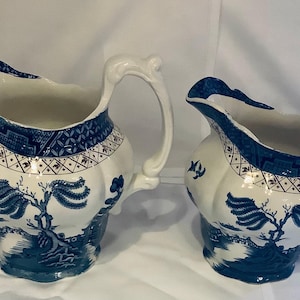 Booth’s graduated milk/water jugs set of 2 “Real Old Willow”