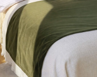 Chemin de lit vert mousse, écharpe de lit en velours, chemin de lit de luxe pour grand lit queen-size, literie réversible, décoration de chambre de style hôtel