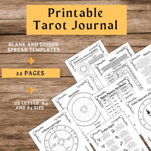 Può includere: Una raccolta di pagine di diario di tarocchi stampabili con grafici e diagrammi astrologici. Le pagine includono "Modelli di diffusione vuoti e guidati" e sono disponibili nei formati US Letter, A4 e A5. Il testo "Printable Tarot Journal" è in alto.