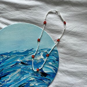 Collar de flores con cuentas hawaianas rojas
