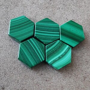5 Stück Natürliche Malachit Hexagon Cabochons: AAA Grade Edelsteine