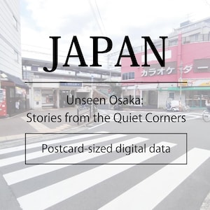 Peut inclure: Une image numérique d'une rue à Osaka, au Japon, montrant un passage piéton et des bâtiments. Le texte indique : JAPAN, Unseen Osaka: Stories from the Quiet Corners, et Postcard-sized digital data. La scène est capturée en plein jour.
