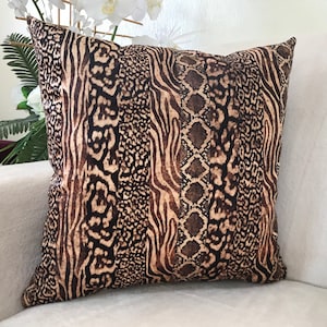 Leopard Velvet Throw Pillow Cover, Leopard Animal Print Velvet Pillow Cover