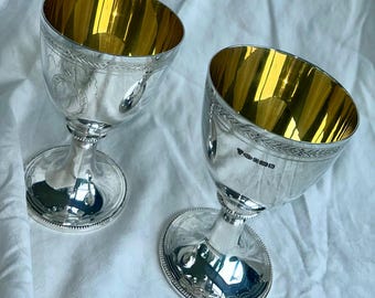 Par de cálices vintage britânicos em prata de lei, ano 2000 – interior em ouro vermeil – marca de Sheffield, 598g