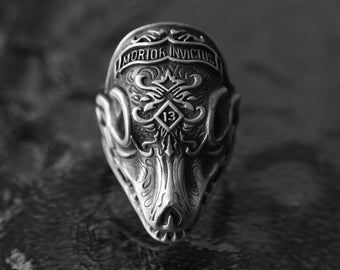 Morior Invictus Head Handgemaakte Ring, 925 Zilver, Biker Ring, Handgemaakte Latijns-geïnspireerde sieraden, Solid Back, Gotische Ring, Verjaardagscadeau