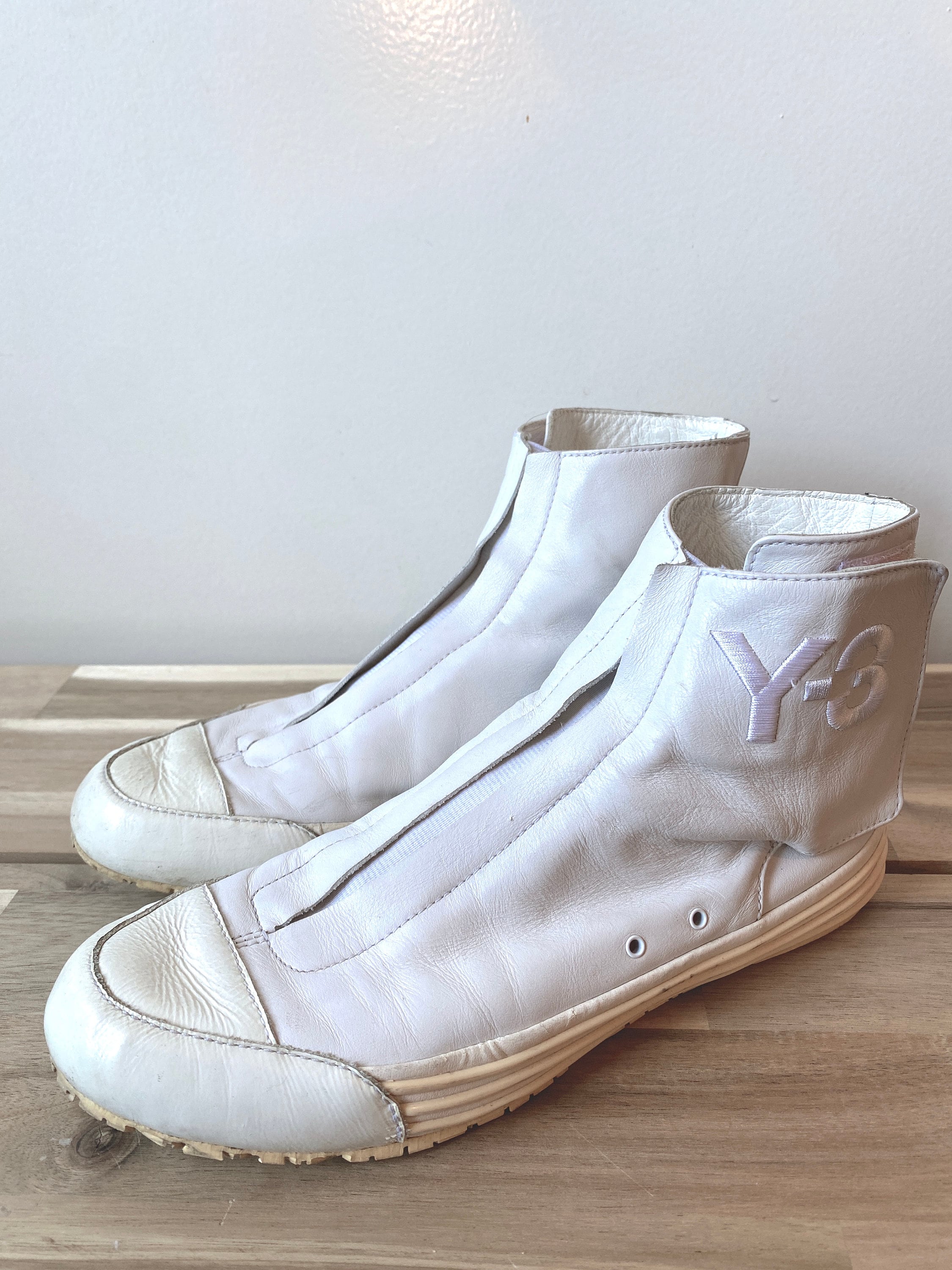 YOHJI YAMAMOTO, Y-3 White Cyber Short Boots: Size 6 1/2 US YOHJI YAMAMOTO, Y-3 White Cyber Short Boots: Size 6 1/2 US