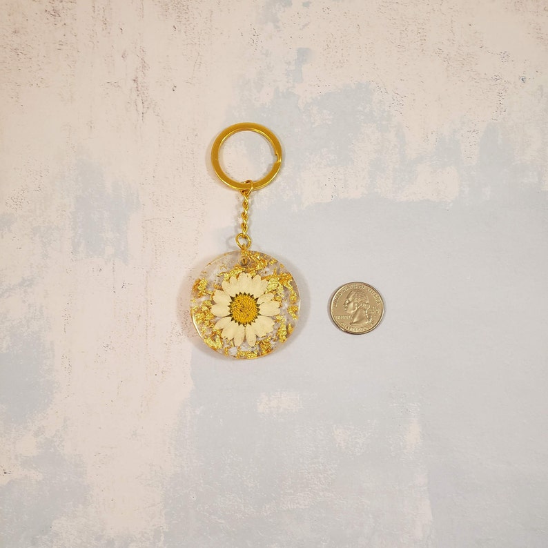 White Daisy Keychain