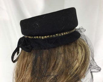 Ladies Vintage Hat, Black Felt Hat, 1950's Hat  Ladies Retro hat, Cosplay hat, Fashion Hat, Pill Box Hat, Black Netting