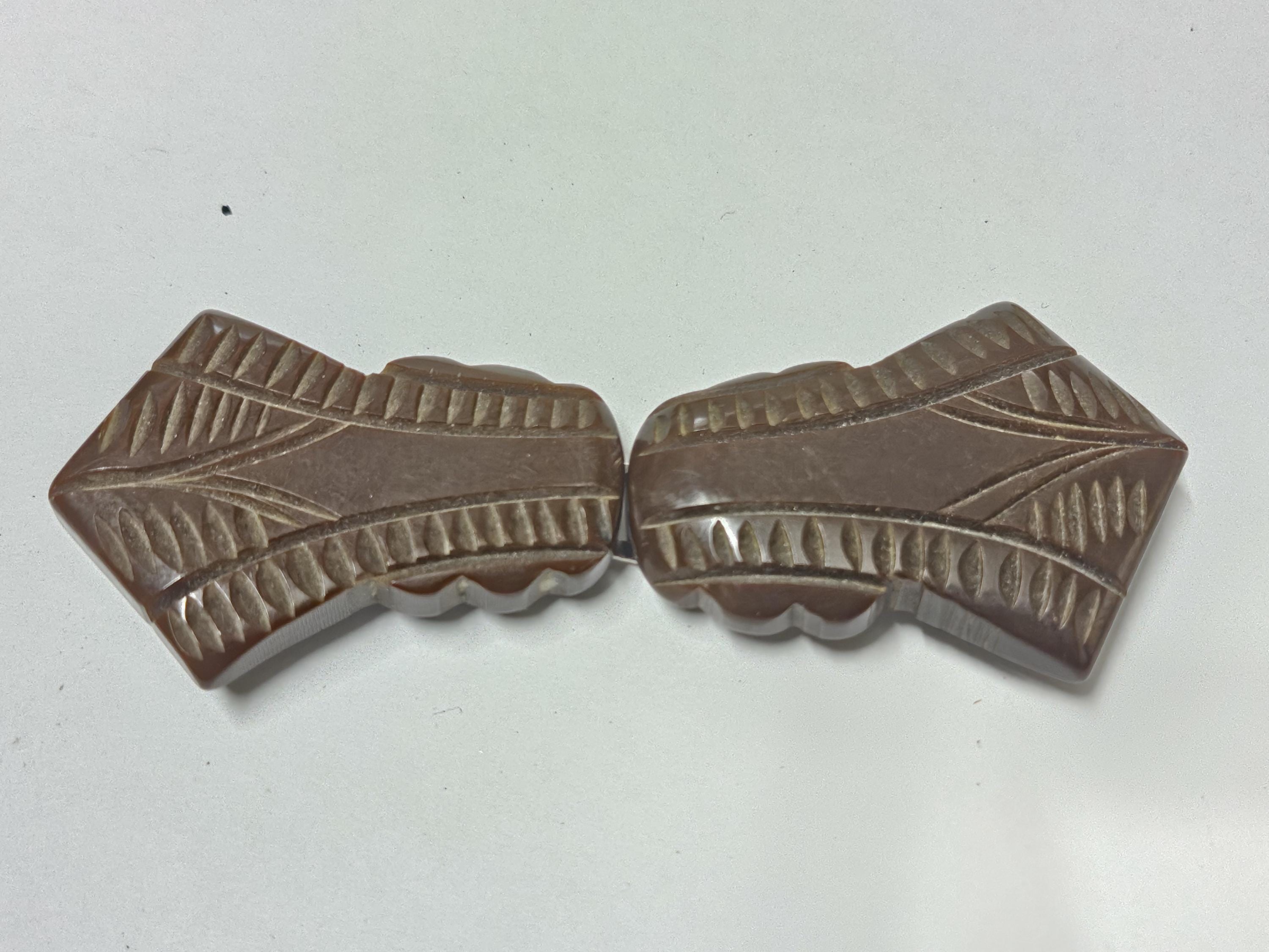 Art Deco Carved Chocolate Root Beer Bakelite Belt Buckle 1930s Art Deco Bakelite Vintage Belt Buckles 1930s Decade for sale  main image 3