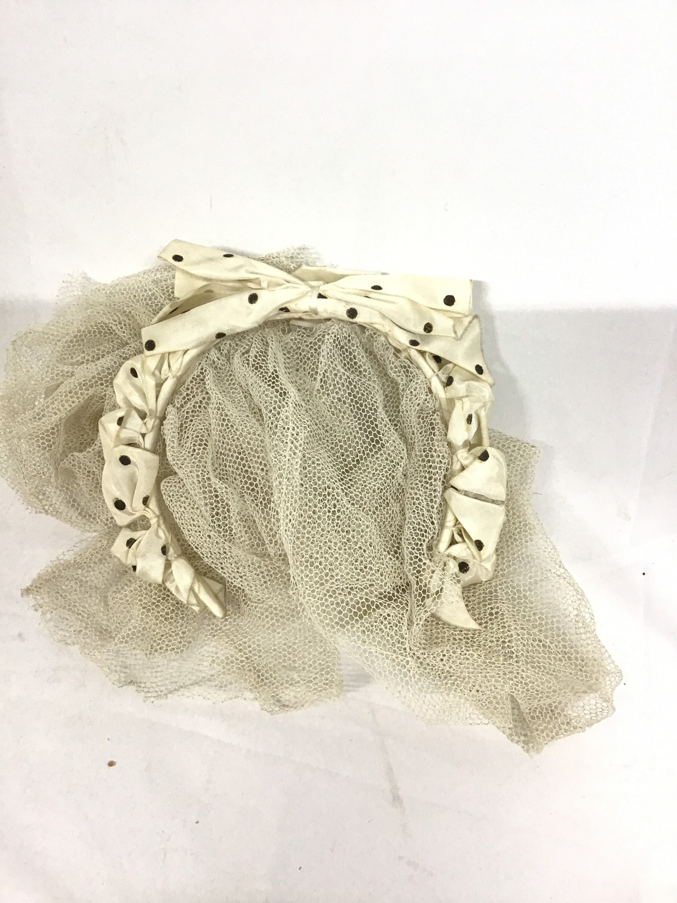 Vintage Hut Mit Schleier Set – 3-teilig (Hut, Handschuhe, Perlenkette) Für Retro-Partys & Cosplay