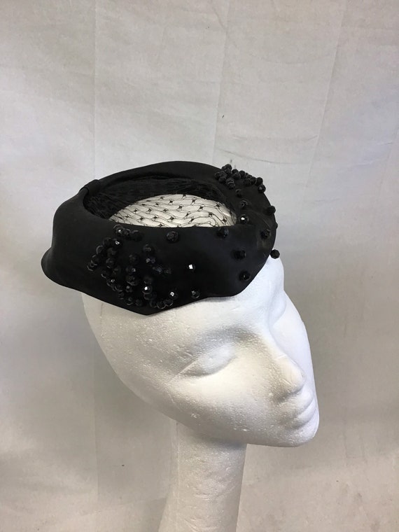 Ladies 1950s Pill Box Hat, Vintage Hat, Black  Ha… - image 1