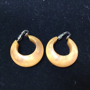 Butterscotch Bakelite Hoop Earrings - Bakelite Hoope Earrings - Retro Earrings - Bakelite Earrings -  Mid century Bakelite Earrings -