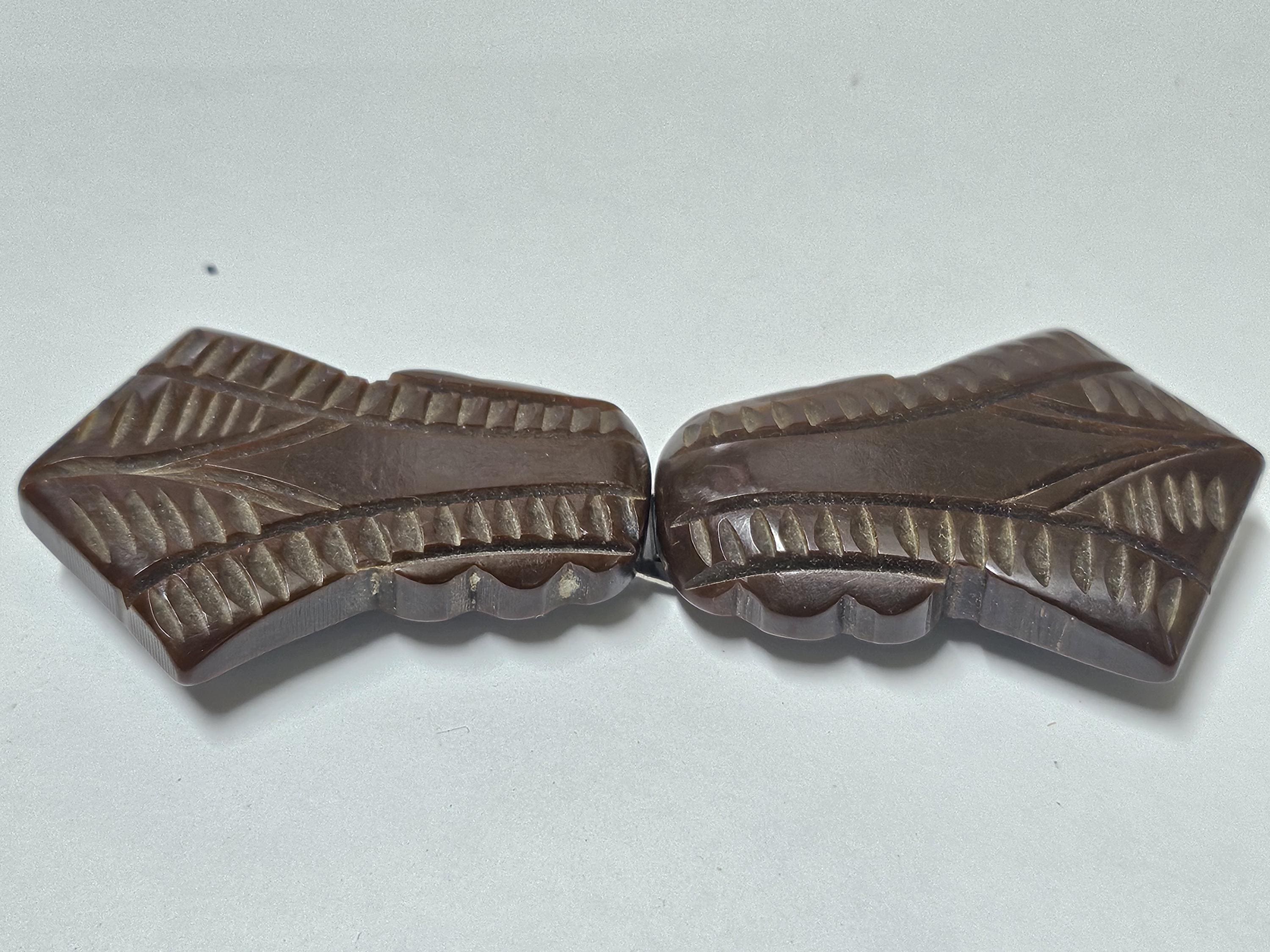Art Deco Carved Chocolate Root Beer Bakelite Belt Buckle 1930s Art Deco Bakelite Vintage Belt Buckles 1930s Decade for sale  main image 4