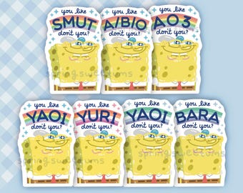 Peut inclure: Un ensemble de sept autocollants rectangulaires représentant un personnage éponge jaune avec un sourire en coin. Chaque autocollant affiche une bannière arc-en-ciel avec le texte SMUT, A/B/O, AO3, YAOI, YURI, YAOI, et BARA, suivi de you like don't you?