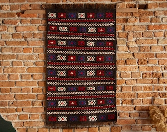 Alfombra turca de pelo de cabra, kilim negro con motivo tribal: 1,3 - 7,6 m