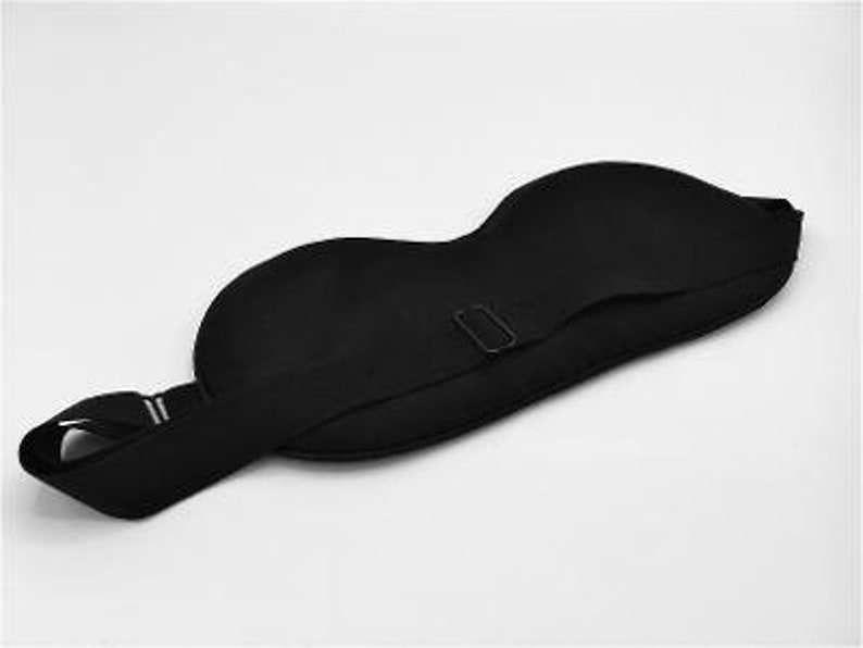 large adjustable 100% silk eye mask for men and women, comfortable super soft, with adjustable strap. image 3