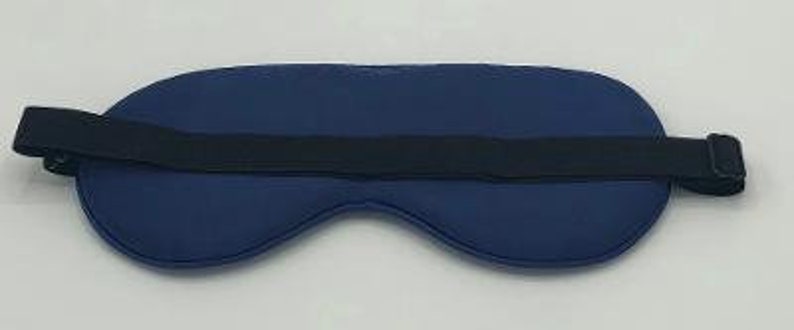 large adjustable 100% silk eye mask for men and women, comfortable super soft, with adjustable strap. image 5