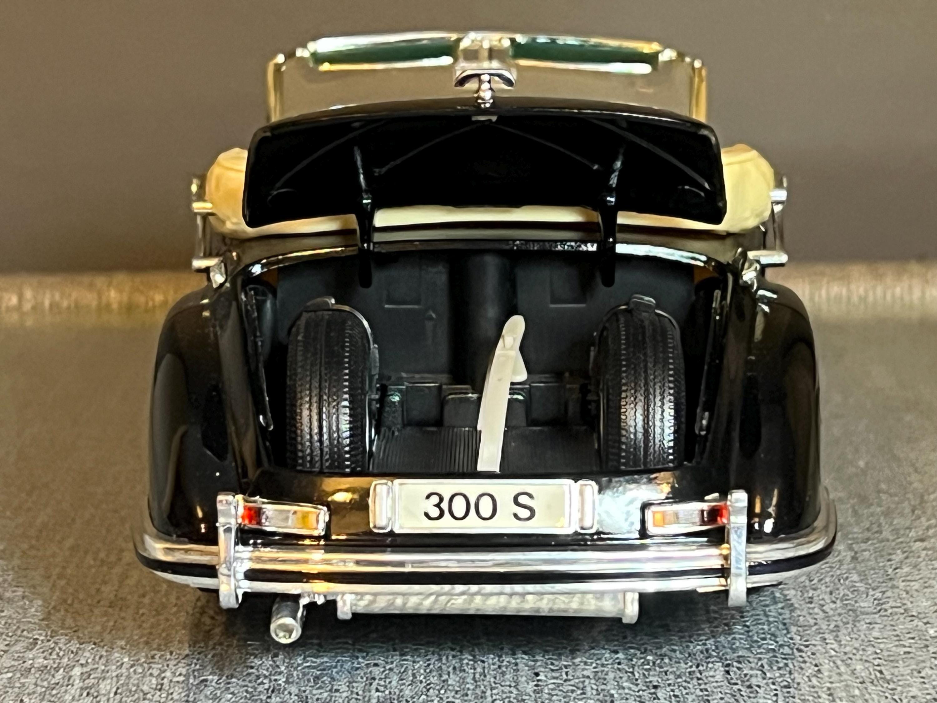 Maisto 1955 Mercedes Benz 300S Cabriolet Diecast Model Car (1/18