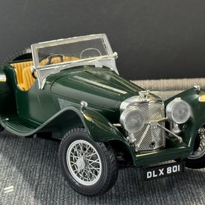 Maqueta clásica del Jaguar SS100 Verde a escala 1:18 de Bburago