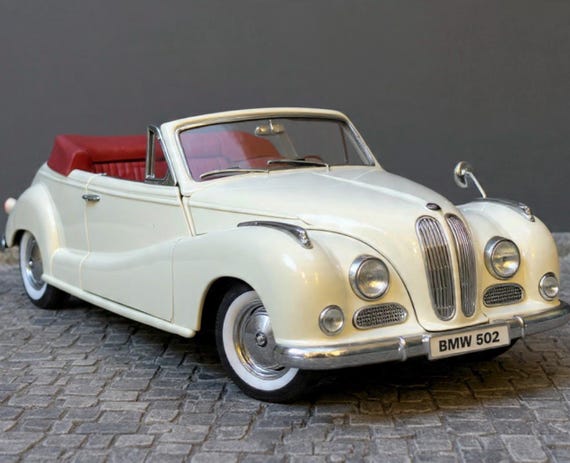 Maisto  502 1955年 1/18 Maisto 1/18 - BMW 502 1955 Cabriolet off White Diecast Scale Model
