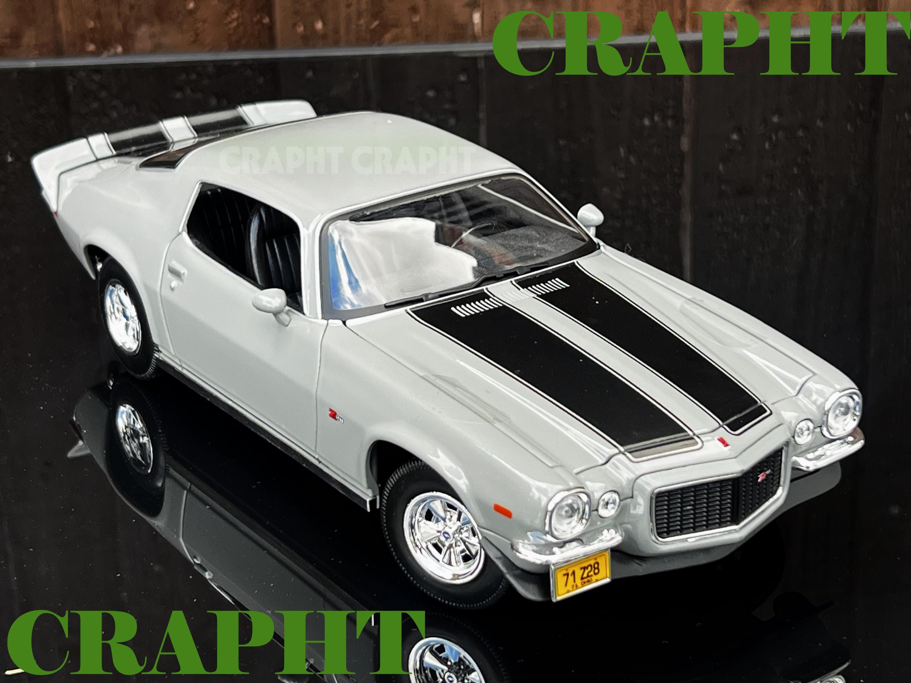 1971 Chevy Camaro Diecast Model Car: 1/18 Scale Grey Maisto