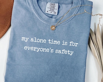 Diseño de camiseta con frase "Introvertido" / Descarga digital
