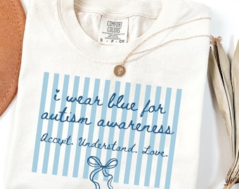 PNG de concienciación sobre el autismo, diseño de camiseta a rayas estilo preppy, lazo coqueto para el autismo (descarga digital)