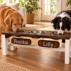 Support surélevé pour gamelles d'animaux - Style campagnard, 3 gamelles à partager - Plaques nominatives personnalisées