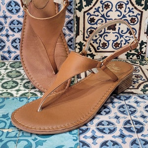 Sandali artigianali da donna fatti a mano con materiali di qualità: vera pelle e vero cuoio 100% Made in Italy Handmade Sandals for Woman immagine 2