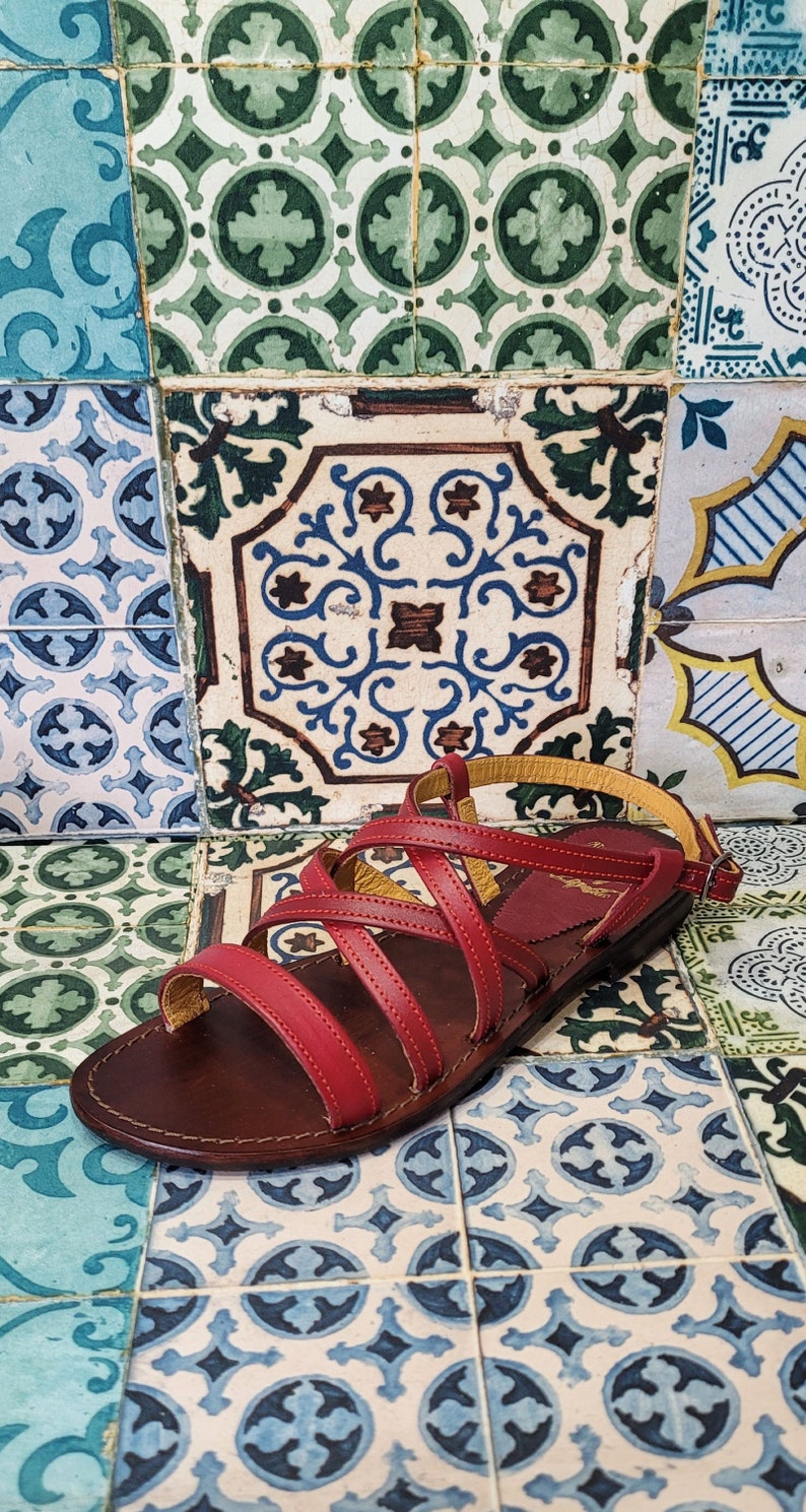 Sandali artigianali da donna fatti a mano con materiali di qualità: vera pelle e vero cuoio 100% Made in Italy Handmade Sandals for Woman Rosso