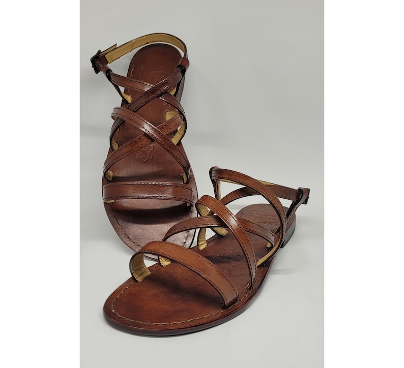 Sandali artigianali da donna fatti a mano con materiali di qualità: vera pelle e vero cuoio 100% Made in Italy Handmade Sandals for Woman Marrone