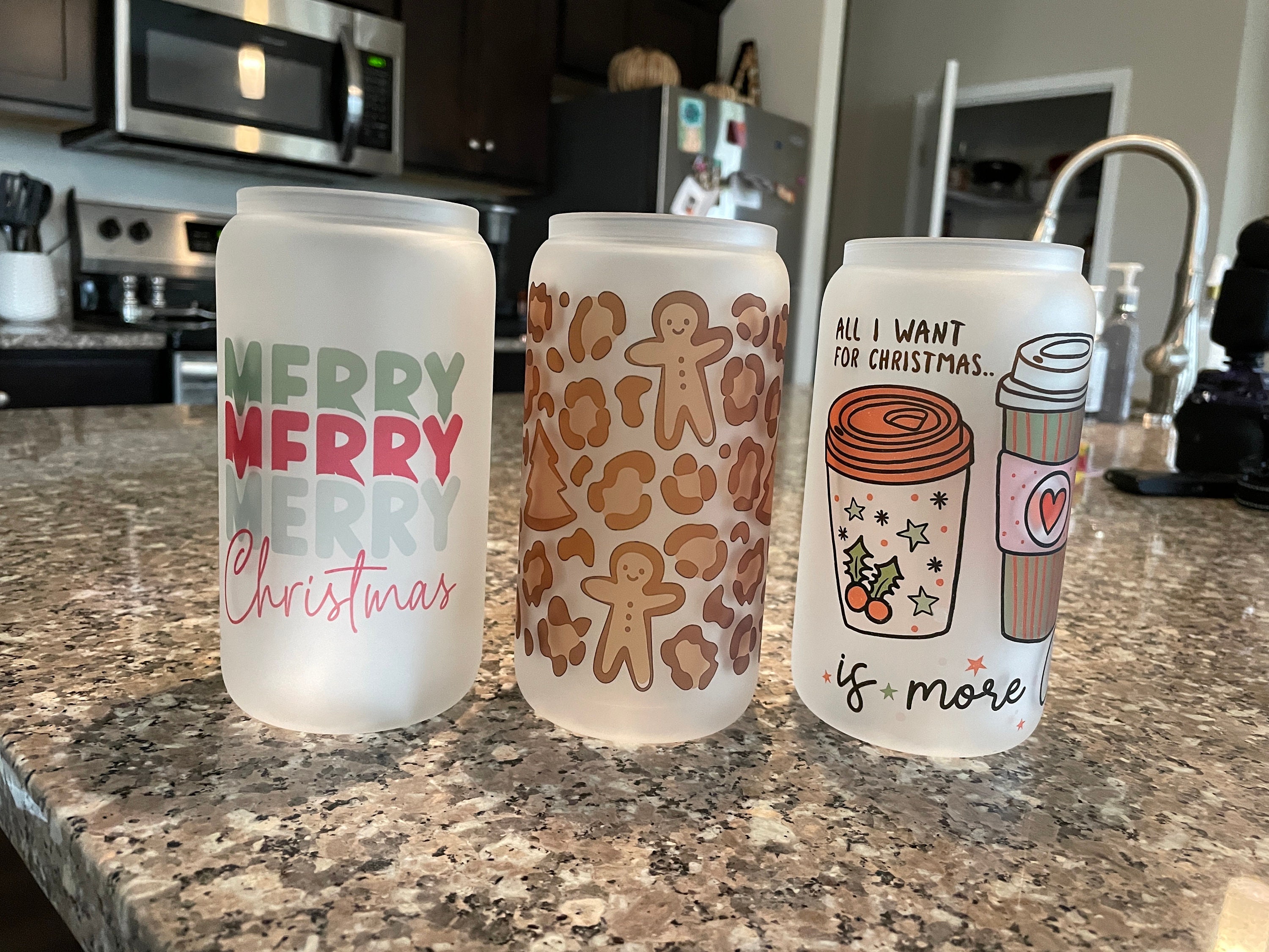 Joyseller Christmas Gifts, Christmas Iced Coffee Can Glass, 16oz Christmas  Glass Cup with Lid and Straw, Xmas Tumbler Beer Can Glass, Christmas