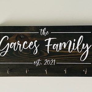 Family Key Holder | Personalized Keychain Holder with Hooks | Wall Mounted Key Rack | Entryway Wall Key Organizer