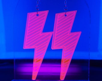 große Blitz Ohrringe > neon pinke Blitz Ohrringe > fluoreszierender Schmuck > uv schwarz licht Ohrringe > handgemacht von queenbeams