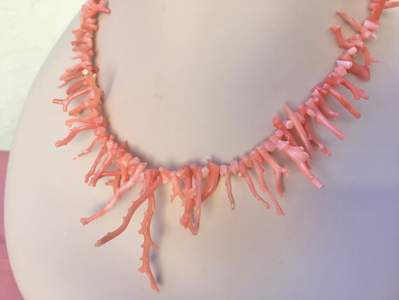 Collier Ras Du Cou Vintage En Corail Rose Naturel - Ancien, Ethnique, Occasion