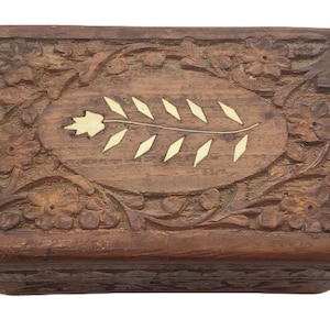 Vintage Carved Wood Trinket Box: Floral Leaf Inlay, Boho Decor