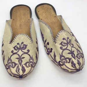 Vintage Embroidered Chinese Slippers Shoes Chinoiserie Home Decor