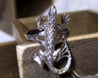 Silberring in Form einer Eidechse, Silberring Eidechse, Eidechsensilberring, Ring Eidechse, Handgemachter Ring Eidechse, Ukraine, 2000er Jahre