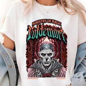 Lord Voldemort T-Shirt – Ministrieur für Magie Tee, Universal Studios inspiriertes Dark Magier Shirt, Zauberwelt Fan Bekleidung