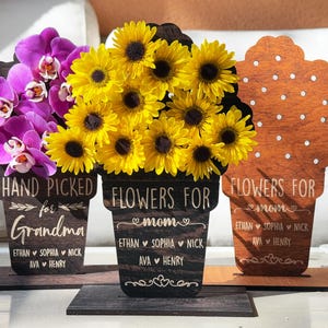 Mother&#39;s Day Hand Picked Flower Holder for Grandma Mom, Custom Name Floral Gift, Personalized Wooden Flower Holder for Mom & Grandma Gifts