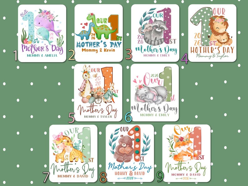 Puede incluir: Una colecci&oacute;n de nueve pegatinas cuadradas con ilustraciones de acuarela para el D&iacute;a de la Madre. Cada pegatina presenta el n&uacute;mero uno, el texto "Our 1st Mother's Day" y un animal o par de animales.