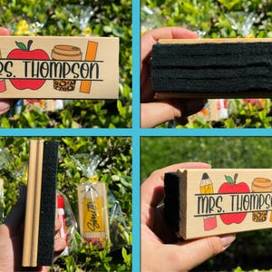 K&ouml;nnte beinhalten: Ein h&ouml;lzerner Tafelwischer f&uuml;r Lehrer mit dem Namen "Mrs. Thompson" und Illustrationen zum Thema Schule. Das Design umfasst einen roten Apfel, einen Bleistift, eine Kaffeetasse und ein Lineal.