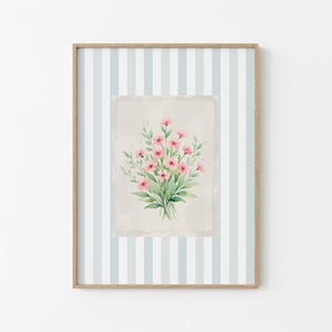 Estampa Floral Listrada Azul | Arte de Parede Imprimível Azul | Decoração de Berçário em Azul-Bebê Suave | Arte de Parede com Flores Botânicas e Cottagecore | Decoração de Casa de Fazenda