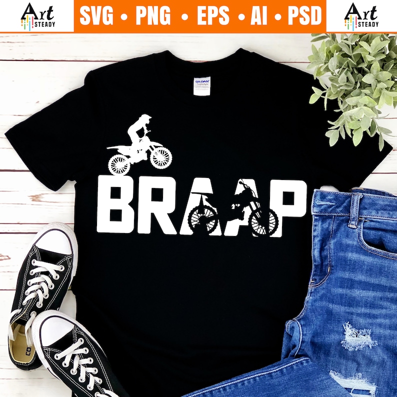 Op de afbeelding: Zwart T-shirt met een witte afbeelding van een crossmotor en het woord "BRAAP".