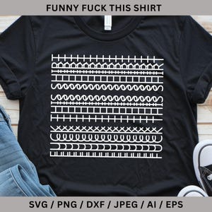 Puede incluir: Camiseta negra con el texto "FUNNY FUCK THIS SHIRT" en la parte superior. La camiseta presenta un diseño gráfico blanco de varias líneas horizontales. La parte inferior de la camiseta tiene el texto "SVG / PNG / DXF / JPEG / AI / EPS".