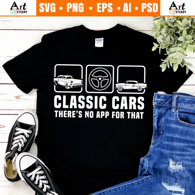 K&ouml;nnte beinhalten: Schwarzes T-Shirt mit einer wei&szlig;en Grafik von drei klassischen Autos, einem Lenkrad und dem Text "CLASSIC CARS THERE'S NO APP FOR THAT".
