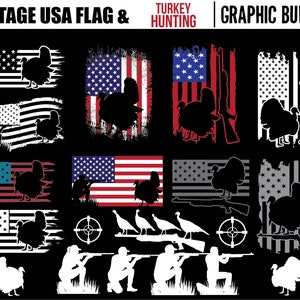 Può includere: Un pacchetto grafico con design di bandiere americane vintage con tacchini. I design includono una bandiera americana usurata con un tacchino, un tacchino con un fucile e un tacchino con un bersaglio.