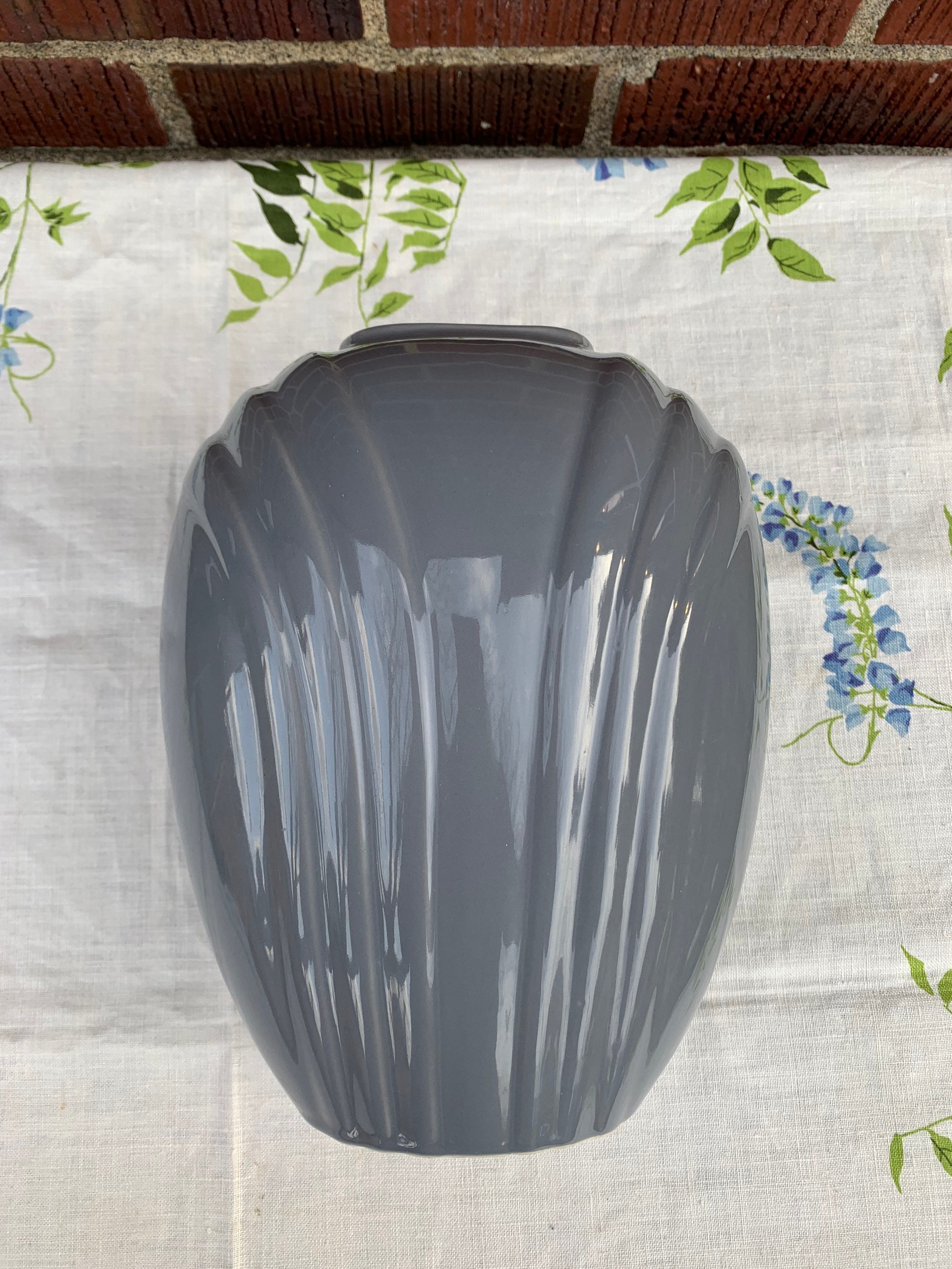 Art Deco 1980s Gray Flower Vase / Draped Grey Ceramic Shell Etsy